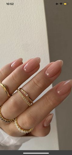 Neutral Nail Aesthetic, Nails For First Time, Minimalist Neutral Nails, Elegant Nails Oval, Oval Nude Acrylic Nails, Nude Oval Acrylic Nails, Nude Almond Nails Short, Almond Nails Designs Neutral, Nails Inspo Oval