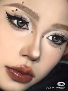 Black And White Douyin Makeup, Douyin Goth Makeup, Douyin Black Makeup, Black Douyin Makeup, Goth Douyin Makeup, Kpop Performance, White Eye Makeup, Club Makeup, Black And White Makeup