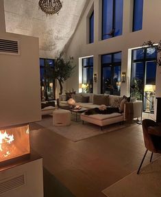 Nice Home Interior, Comfortable House Design, Cozy Rich House, Aesthetic Living Room Big House, Beautiful Cozy Homes, Nice Home Aesthetic, House Interior Lights, Visionboard Aesthetic House, Nice Interior Design