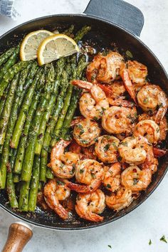 Lemon Garlic Butter Shrimp Recipe with Asparagus - #eatwell101 #recipe - So much flavor and so easy to throw together, this #shrimp #dinner is a winner! - #recipe by #eatwell101® Dinner Prep For The Week, Shrimp With Asparagus, Buttered Shrimp Recipe, Lemon Garlic Butter Shrimp, Resepi Ayam, Hotel Soap, Soap Stand, Resep Seafood, Resep Smoothie