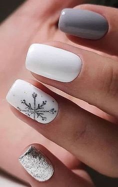 Pretty Christmas Nails, How To Nail Art, Wedding Nails Short, Bridal Wedding Nails, Nail Art 2023, Acrylic Nail Supplies, Santa Nails, Short Bride, Xmas Nail Art