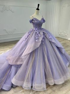 Purple Sweet 16, Purple Ball Gown, Purple Quinceanera Dresses, Gaun Abad Pertengahan, Quinceanera Themes Dresses, Party Dresses Formal, Quincenera Dresses, Prom Inspo, Pretty Quinceanera Dresses