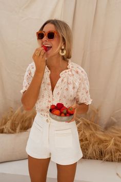 Ecru Embroidered Carine Blouse – Easy Clothes North America Easy Clothing, Parisian Women, Stil Inspiration, Summer Fashion Outfits, Women's Summer Fashion, Mom Style, Spring Summer Outfits, Lace Blouse, Mode Outfits