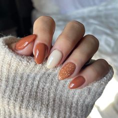 Fall Nails Orange And Gold, Fall Dip Nails Almond Shape, Simple Gel Nails Fall, Gel Polish Fall Nails, Fall Color Manicure, Fall Nails Ideas Autumn 2023, Nails Dip Fall, Dip Nail Ideas Neutral, Boho Nails Almond