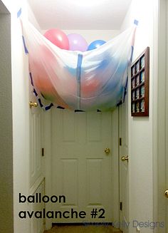 Balloon avalanche totally doing this for the kids Balloon Avalanche, Birthday Morning, Birthday Surprise, Diy Birthday, Birthday Gift Ideas, Birthday Fun, The Balloon, San Valentino, Birthday Presents