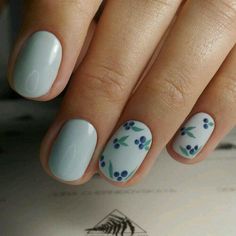 unghii de vară καλοκαιρινό μανικιούρ malowanie paznokci na lato nails otoño nyári körmök uñas tendencia 2023 uñas de moda 2023 cortas nails rojas elegantes unghie estate unghie estive gel uñas cortas rojas uñas cortitas bonitas 2023 ongles Square Floral Nails, Blueberry Nail Art, Amalfi Coast Nails, Simple Manicure Ideas, Nail Art Ideas Summer, Blueberry Nails, Luminary Nails, Round Nail Art, Berry Nails