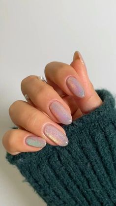 Nail Design Simple Elegant, Anti French Nail, Oval Cute Nails Acrylic, Almond Short Acrylic Nails Designs, Clear Oval Nails Designs, Minimalist Nails Dip Powder, Classy Ombre Nails Almond, Oval Nail Color Ideas, Sparkly Dip Nails Almond