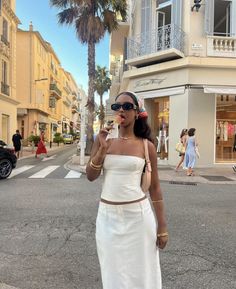 cannes south of france white outfit inspo Ashley Brooke Outfits, Italy Museum Outfit, Napa Valley Aesthetic Outfit, Spain Outfit Ideas February, Europe Airport Outfit, Milan Summer Fashion, Evening Beach Outfit, Europe Clubbing Outfit, Virgin Islands Outfits