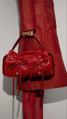 2024 Bag Trends, Nyc It Girl, Ss24 Fashion, Winter Tote, Clothing Studio, Studio Bag, S Girl, Red Bags, Pretty Bags