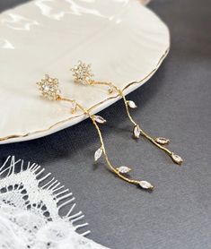 Pretty Accessories, Gorgeous Hairstyles, Bridal Wedding Earrings, Earrings Leaf, Long Gold Earrings, Gold Leaf Earrings, Tassel Drop Earrings, Earrings Flower, Causual Outfits