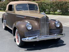 an antique car is parked in a parking lot