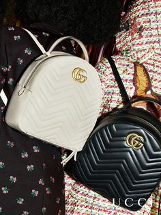 GG Marmont quilted leather backpacks from the Gucci Pre-Fall 2017 collection by Alessandro Michele. Gucci Fashion Show, Tas Hermes, Gucci Backpack, Leather Backpacks, Stylish Backpacks