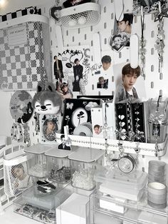 a room filled with lots of white and black items