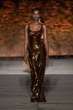 Catwalk Fashion, Outfit Marrone, Mode Zara, Alberta Ferretti, Runway Collection, Brown Dress, Fashion Show Collection, Couture Fashion