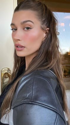 Make Up, Leather, Hair, Black, Long Hair, Hailey Bieber, A Woman, Leather Jacket, Makeup