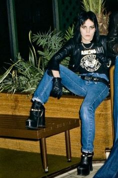 Joan Jett Outfits, 80s Rock Fashion, Look 80s, The Runaways, Lita Ford, Punk Women, Women Of Rock, Moda Punk