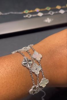 Latina Silver Jewelry, Silver Jewelry Combo, Silver Jewelry Aesthetic Black Women, Silver Designer Jewellery, Bracelets Aesthetic Silver, White Gold Jewelry Aesthetic, Silver Jewelry Stack, Silver Accessories Jewelry, Silver Jewellry