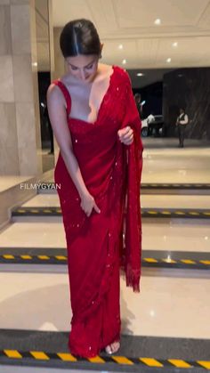 Red Designer Saree, Simple Saree Designs, Sarees For Girls, Pause Button, Lehenga Designs Simple