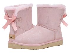 Pink Uggs With Bows, Cute Uggs, Pink Ugg Boots, Uggs With Bows, Pink Uggs, Mode Kawaii, Mini Baileys, Pink Lifestyle, Dr Shoes