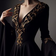 Rhysand Clothes, Fantasy Book Dresses, Feyre Black Dress, Bronze Medieval Dress, Throne Of Glass Dresses, Fantasy Outfits Aesthetic, Nesta Archeron Dress, Fantasy Clothing Feminine, Targeryan Dress