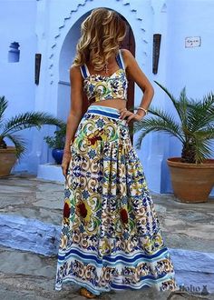 Boho Maxi Dress Nima A beautiful boho maxi dress with an elegant bohemian print. A glass of wine would be a perfect match! Size Guide S M L US 4 6 8 UK 6 8 10 AU/NZ 6 8 10 EU 32-34 34-36 36-38 Want to see more boho styles? Explore our full selection of Boho Dresses! Boho Wear, Tank Top Skirt, Elegant Bohemian, Casual Chique, Boho Midi Dress, Pleated Long Skirt, Dresses Boho, Tshirt Skirt, Top Skirt Set