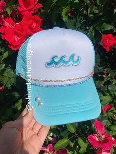 Hat chains are removable with clasps on each end. They can be bought separate or with the hat. Please allow up to 2 weeks for this hat to ship as this is a pre-order item.  $10-$12 chain options do not include hats.  $40-$50 bling hat options do include trucker hat and bling as pictured.  We are so excited to now be offering trucker hat party packs!! This is a way to get a bulk discount of our hats. Great for bachelorette trips, beach trips, parties, etc. For clarification when purchasing: If yo Beach Hat Sayings For Women, Custom Hat Ideas For Women, Custom Trucker Hat Ideas, Beach Trucker Hat, Trucker Hat Chains, Trucker Hat Diy, Trucker Hats With Patches, Hat Ideas For Women, Caps Decoration