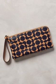 Orla Kiely Shadowflower Wristlet #anthrofave Anthropologie Bags, Mk Handbags, Clutches For Women, Unique Bags, Handbags Purses, Autumn Fashion Women, Long Wallet, Boho Chic Fashion