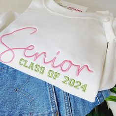 a white shirt that says senior class of 2012 on it