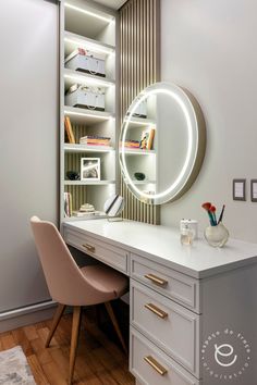 Closet Minimalista, Aesthetic Work Desk, Color Trends 2024, Vibey Apartment, Apartment Ideas Bedroom, Cabinet Trends, Wall Wardrobe Design, Holiday Kitchen Decor, Beach Room Decor