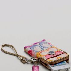 Coach wristlet Coach Bags, Coach Purses, Accessories Inspiration, Ladies Accessories, Coach Wristlet, Apple Products, Coach Dinky Crossbody, Purse Wallet, Passion For Fashion