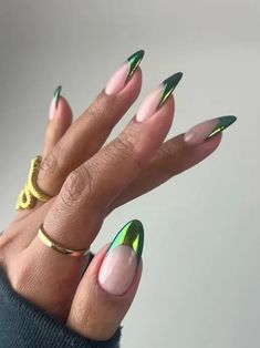 Chrome Summer Nails Designs, Chrome Pattern Nails, How To Chrome Nails, Classy Chrome Nails, Green Metallic Nails, Green Chrome Nails Designs, Metallic Green Nails, Nails Green Chrome, Chrome Nails Green