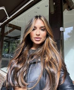 Hair For Brunettes, Hair Trends 2024, Sunkissed Hair, Brown Hair Trends, Natural Brunette, Black Hair Balayage, Brown Hair Looks