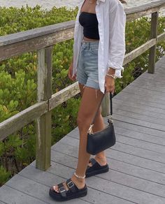 Flower Picking Outfit Spring, Summer Outfits Austin Texas, Vegas Outfit Ideas Summer Casual, Chunky Sandals Outfit Street Style, Aquarium Date Outfit, Summer Outfits Colorful, Plane Outfit Summer, Viviane Audi