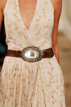 dress country | beautiful country dress with country belt Country Dresses, Street Styles, Dirndl, Look Hippie Chic, How To Have Style, Cowgirl Chic, Mode Boho, Moda Vintage, Mode Vintage