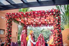 Pelli Pandiri, Balloon Avalanche, Marriage Stage, Couple Inspo, Wedding Stage Backdrop, Plating Techniques, Wedding Dance Video, Mandap Decor