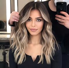 Medium Dark Haircut With Money Pieces Ombré Blonde Hair With Money Piece, Money Piece Hair On Short Hair, Money Piece Honey Blonde, Money Blonde Pieces, Blonde Balayage On Dark Hair Medium, Medium Brown Hair With Blonde Money Pieces, Dark Blonde Money Piece, Blonde Money Pieces On Brown Hair