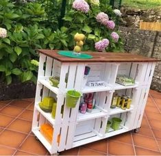 a small cart with some cups on top of it