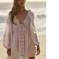 New Without Tags Color: Bubble Bath Forever Femme And So Stunning, This Must-Have Mini From Our Endless Summer Collection Features A Plunging Neckline With Lace Piecing And Puffed Sleeves In A Breezy, Woven Fabrication. Button-Up Silhouette Tie Closure At Front Banded Sleeves Endless Summer Whether You Live The Beach Lifestyle Year-Round Or Dream Of Making The Great Escape, The Endless Summer Collection Is Full Of Our Most Effortlessly Ethereal Styles Under The Sun. Care/Import Machine Wash Cold Summer Work Dresses, Mode Pop, Cute Mini Dress, Free People Summer, Free People Style, Mode Chic, Free People Clothing, Family Photo Outfits, Photo Outfit