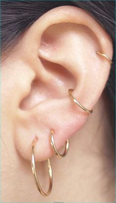 Piercing Simple, Piercing Snug, Women Gold Ring, Ear Peircings, Ear Piercing Ideas, Ear Piercings Chart, Double Ear Piercings, Piercing Conch, Multiple Ear Piercing