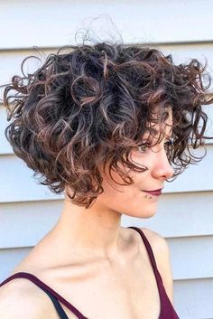 Inverted Hairstyles, Kręcony Bob, Curly Natural Curls, Bob Haircut Curly, Layered Curly Hair, Short Curly Haircuts, Haircuts For Curly Hair, Long Hair With Bangs, Curly Bob Hairstyles