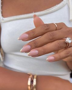 Wedding Nails Non Traditional, French Tip Nails Gel Almond, Chrome Tips Almond Nails, Chrome French Tip Nails Almond, Tulum Nails, Nail Inspo Oval, French Oval Nails, Oval Nails Ideas, Chrome Tip Nails
