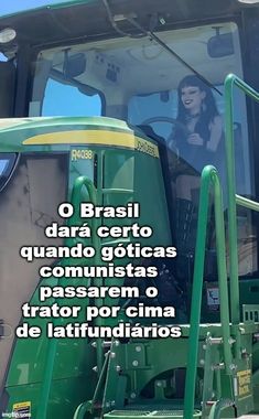 a woman driving a green tractor with the words o brasi da certo quanndo goticas comunitass paso