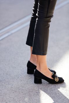 Gucci Pumps, Loafers Outfit, Gucci Heels, Expensive Shoes, Loafer Shoes Women, Minimalist Shoes, Mode Chic, Round Circle, Studs Earrings