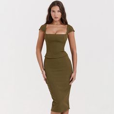 Elevate your style with our Sleek Square Neck Bodycon Midi Dress, a perfect blend of sophistication and allure. This figure-hugging dress features a square neckline that exudes elegance and a flattering bodycon fit that accentuates your curves. The backless design adds a touch of allure and femininity, while the midi length adds a hint of refinement. Whether you're lounging on a tropical getaway or attending a glamorous holiday party, this French-inspired ensemble is sure to make a statement. Embrace confidence and style with this versatile dress designed for the modern woman who loves to stand out. เสื้อผ้า Kylie Jenner, Corset Midi Dress, Bodycon Midi Skirt, Calf Length Skirts, Office Dresses For Women, Square Neck Top, Mid Length Skirts, Fall Skirts, Solid Clothes