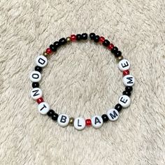 a beaded bracelet with words that spell out the word'do it, not blam '