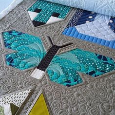 a quilted table topper with blue and green designs on it's edges