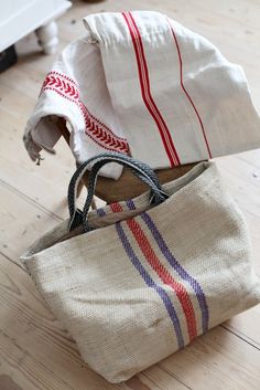 sac torchon Seni Origami, Diy House, House Beautiful, Linen Towels, Linen Bag