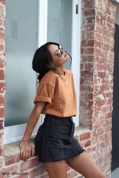 Mode Poses, Casual Summer Outfits For Women, Rock Outfit, Street Style Outfits, Skirt Denim, Cool Summer Outfits, Model Poses Photography