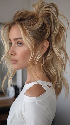 25 Weave Ponytail Looks for Every Taste Messy Pony Updo, Wedding Bridesmaid Hair Ponytail, Messy Elegant Ponytail, High Messy Ponytail Wedding, Simple Bridal Ponytail, High Fancy Ponytail, Wedding Messy Ponytail, Wedding Updos Ponytails, Messy Pony Wedding Hair