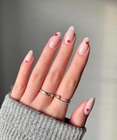 Neutral Nail Art Designs, Ongles Gel French, Neutral Nails Acrylic, Neutral Nail Art, Natural Looking Nails, Heart Nail Designs, Minimalist Nail Art, Vibrant Nails, Nagel Inspo